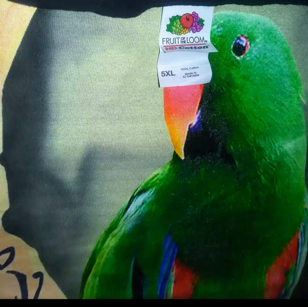 PARROT LOVERS UNISEX T SHIRT. - Picture 3 of 3